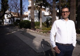 Raúl Flores, en el colegio Gamarra de Málaga, donde se reunió con los miembros de la Cáritas provincia.