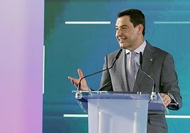 Juanma Moreno, este lunes en La Cartuja de Sevilla.