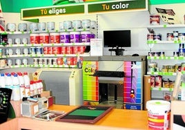 Cada tienda de Pinturas Andalucía dispone de área de color para grabar colores conforme a las peticiones y necesidades de cada cliente.