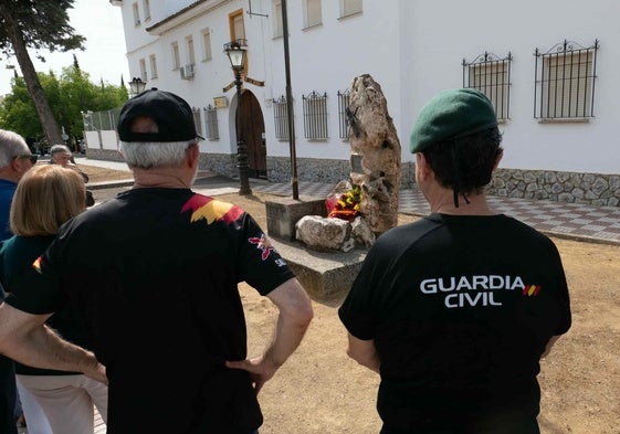 Homenaje el pasado sábado a Francisco Muriel en las puertas del Cuartel de la Guardia Civil.