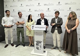 El alcalde Manuel Barón con el resto de miembros del equipo de gobierno que han intervenido en el acuerdo