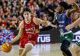 Saint-Supéry, defendido por Perry en el Manresa-Unicaja.