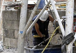 Cae por las escaleras del portal de su casa cuando salía para el trabajo y el Supremo determina que no es accidente 'in itinere'