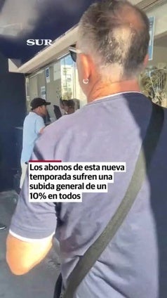 Colas en La Rosaleda en el inicio de la campaña de abonados del Málaga CF