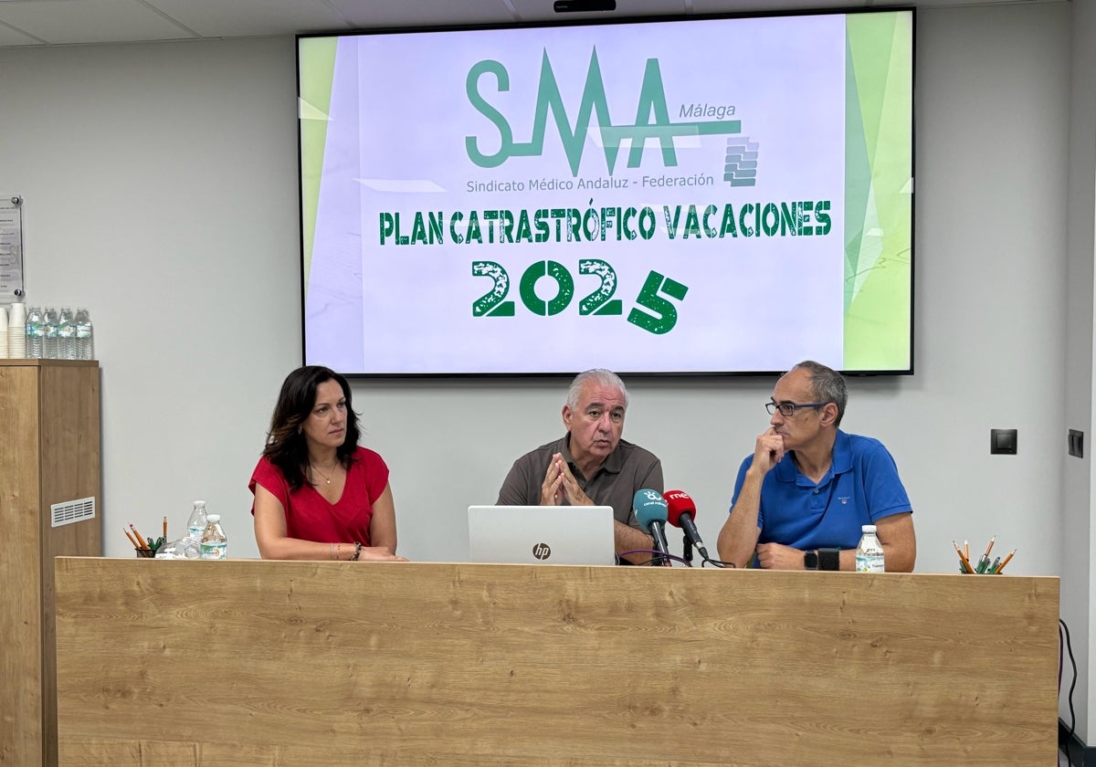 Rueda de prensa ofrecida hoy por el SMM. De izquierda a derecha, Mari Ángeles Bernal, Antonio Martín y Rafael Maese.