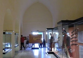 Arco gótico de una de las naves del antiguo polvorín, convertido en centro de interpretación del Castillo de Gibralfaro.