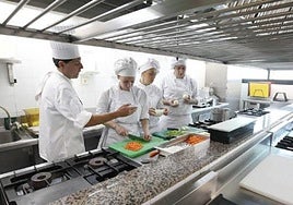 El sector servicios es el que más está tirando del empleo.