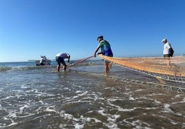 La playa de Los Boliches acoge una nueva recreación de este arte.