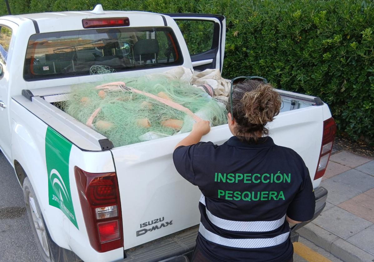 Inspección Pesquera incauta artes de pesca ilegales en la costa de Málaga
