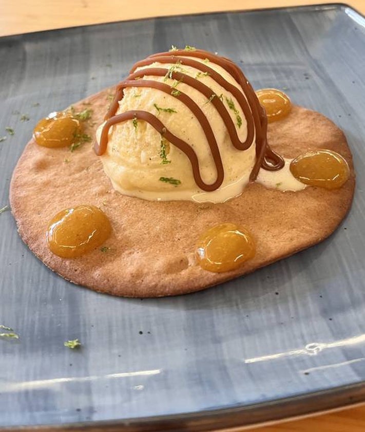 Imagen secundaria 2 - Risotto de merluza, tarta gin tonic y 'verano sueco'.