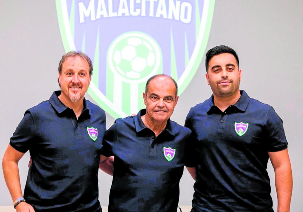 Daniel Pastor, en la presentación del Malacitano, junto al director deportivo y el director general.