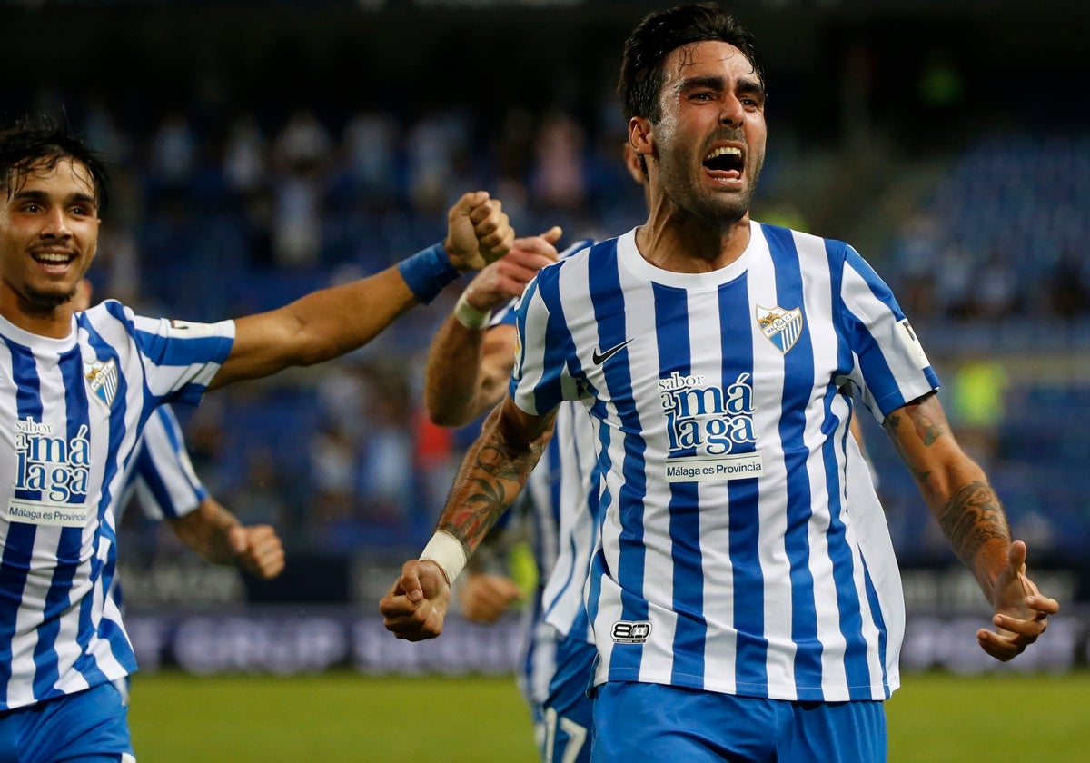 Escassi celebra un gol con el Málaga.