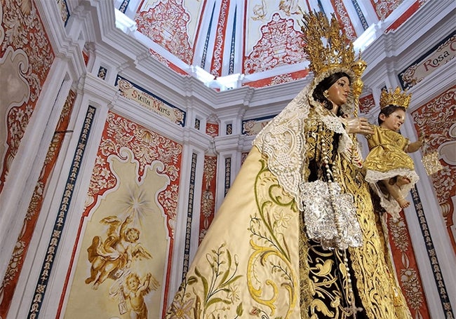La Virgen del Carmen, ya en su camarín rehabilitado.