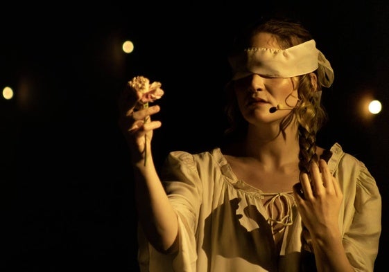 La soprano Annie Fassea encarna a la protagonista de la ópera 'La sonámbula'.