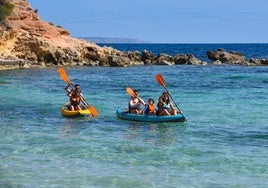 El nuevo servicio por horas de Decathlon en Málaga: alquiler de kayaks y tablas de paddle surf