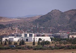 Promociones de VPO que se construyen al oeste del campus de Teatinos.