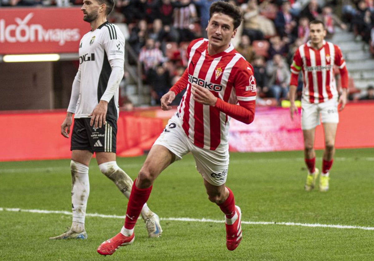 Carlos Dotor celebra su primer gol con el Sporting.