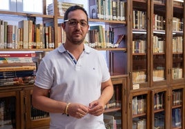 El concejal de Cultura, Pablo Garrido Liceras, en el archivo municipal.