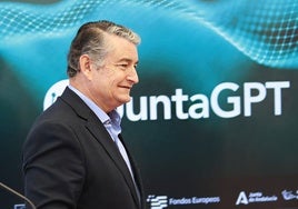 El consejero de la Presidencia, Antonio Sanz, en la presentación de 'JuntaGPT'.