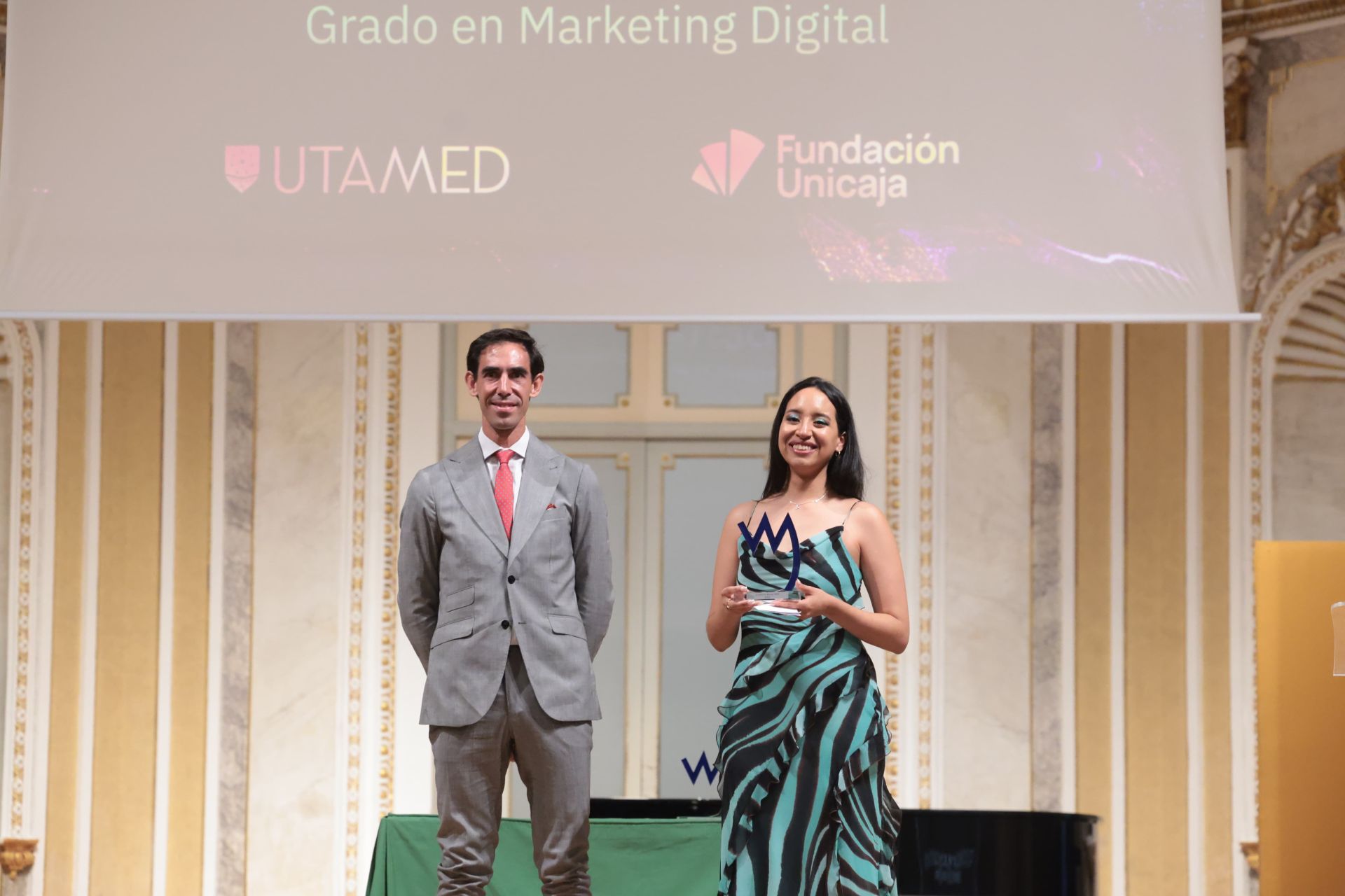La Utamed entrega sus becas para el próximo curso