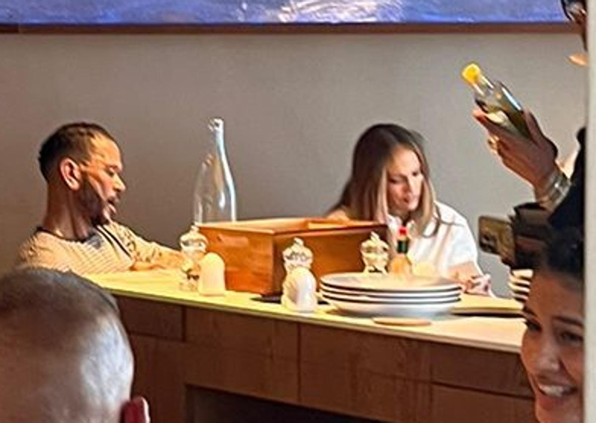 Imagen secundaria 1 - Jennifer López almuerza en Los Marinos José antes de su concierto en Fuengirola: así fue el menú