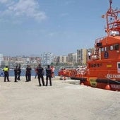 Imagen de una embarcación de Salvamento Marítimo en el puerto de Málaga.