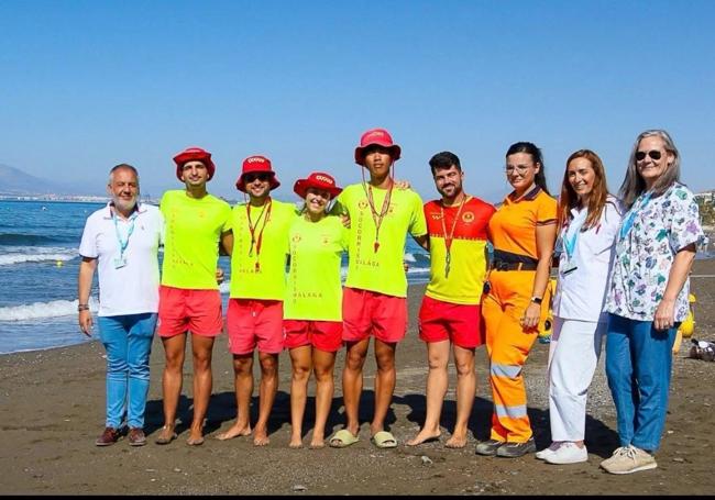 Ellos hicieron posible que 'Isaac' (nombre ficticio) viera cumplida su ilusión de bañarse en el mar::. SUR