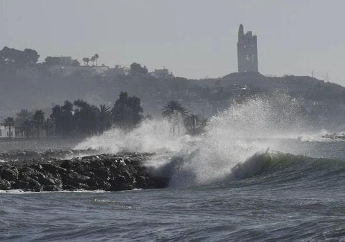 Málaga sigue en aviso amarillo este sábado: rachas de hasta 60 kilómetros por hora y olas de tres metros