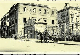 El Banco de España de la calle Córdoba y el Cine Pascualini en 1937.