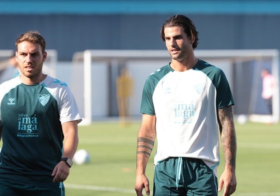 Daniel Jiménez, preparador físico del Málaga, y Jauregi, nuevo fichaje, en su primer entrenamiento.