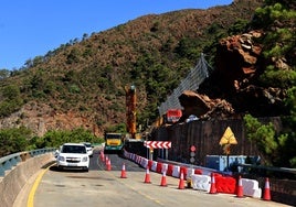 Imagen de la Ronda-San Pedro a su paso por Benahavís, este lunes.