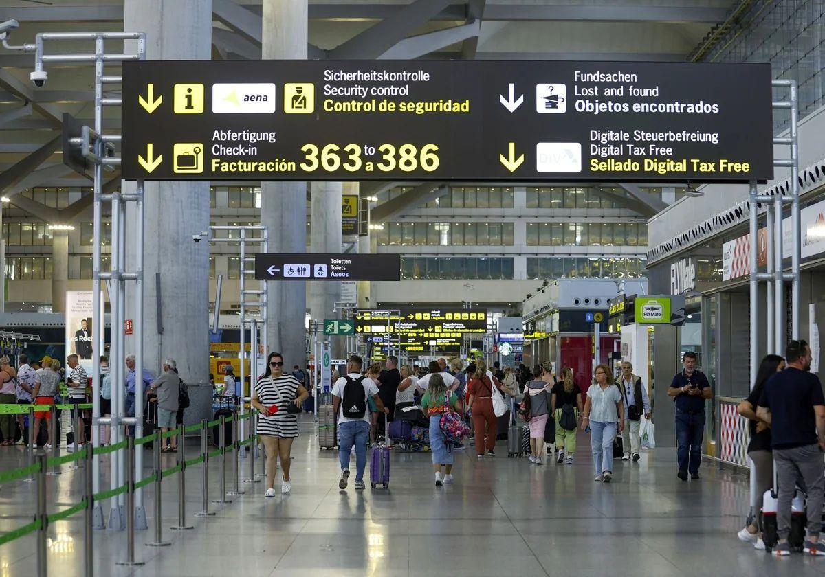 Detenidas 66 personas de un grupo criminal que robaba en tiendas de aeropuertos como el de Málaga