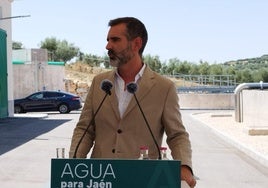 El consejero de Agricultura, Ramón Fernández-Pacheco, ayer en el municipio jiennense de Porcuna.
