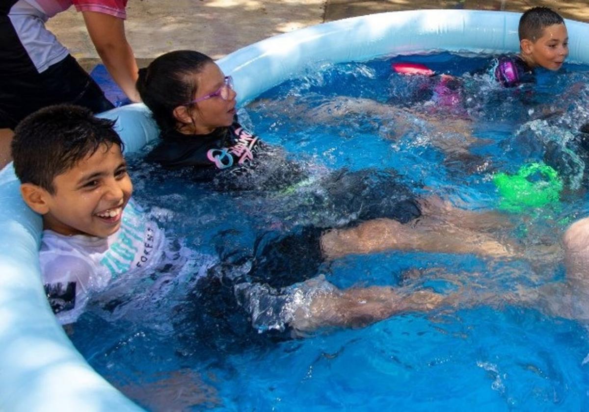Niños en un campamento organizado Save the Children.