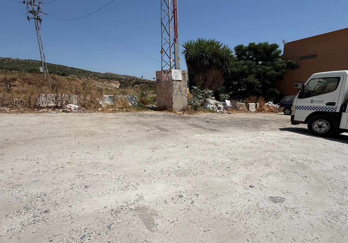 El Ayuntamiento prepara un aparcamiento temporal en La Leala.