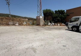 El Ayuntamiento prepara un aparcamiento temporal en La Leala.