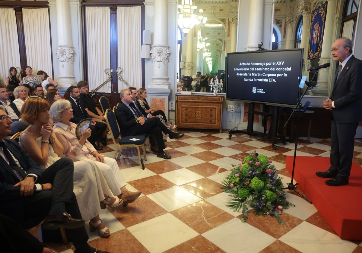 Imagen principal - Diferentes momentos del acto.