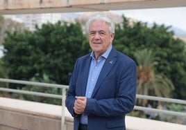 Emilio Alba posa para esta entrevista en la sede de SUR.