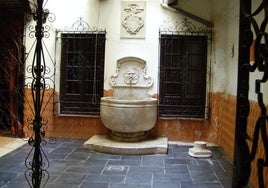 Patio y fuente antes de la rehabilitación.
