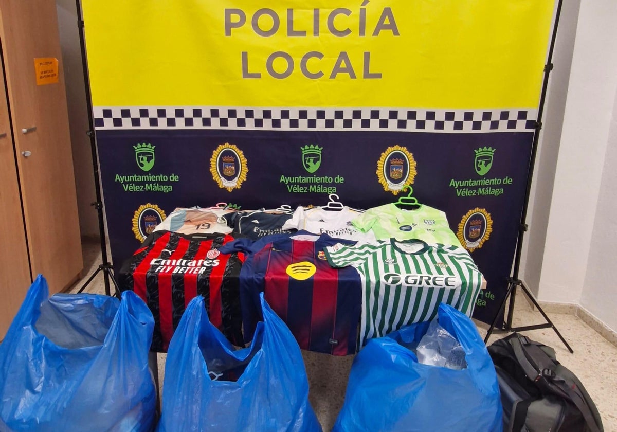 Imagen de las prendas falsificadas intervenidas por la Policía Local en Vélez-Málaga.