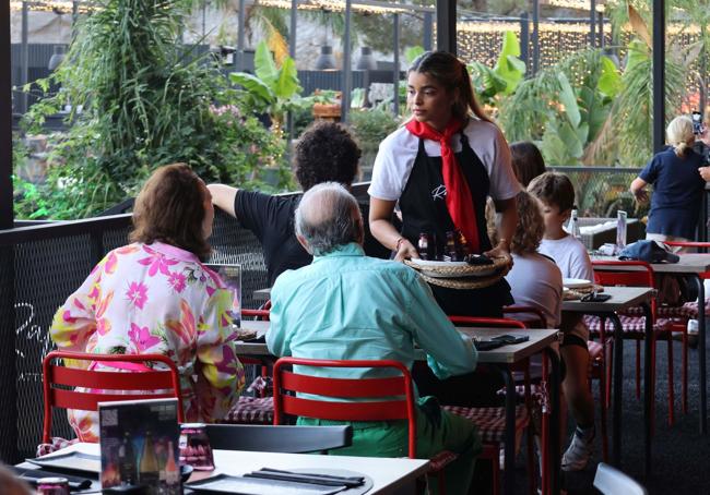 Raffaella es el italiano, el restaurante más grande de todos.