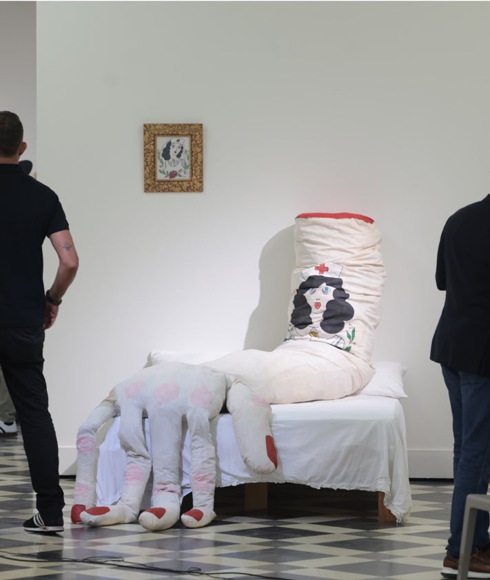 Imagen secundaria 2 - Retratos de vecinos del pueblo de Niche Ramírez, proyecto de Sara Gema y su boda con Arte e instalación de Anna Jonsson.