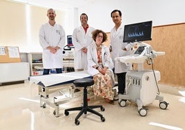 Imagen de los componentes del equipo de ictus del Clínico. A la izquierda, el neurólogo Carlos Cruz.