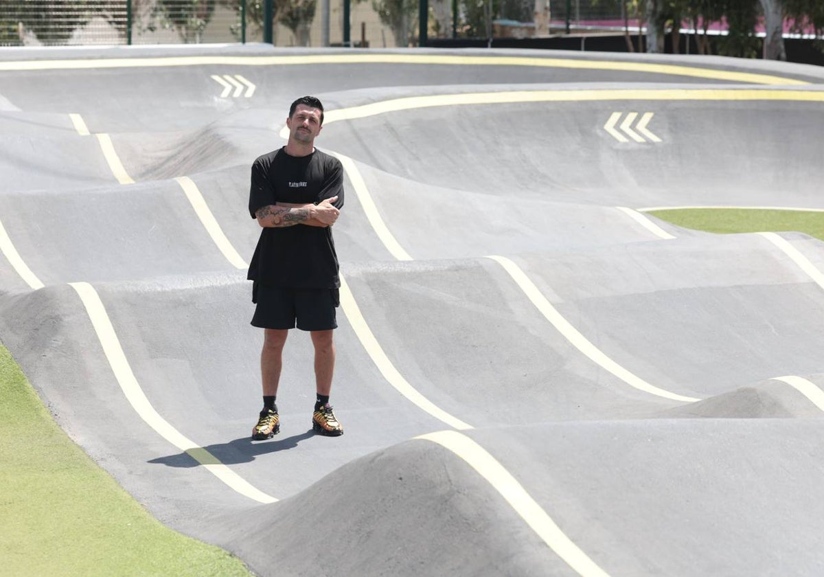 Víctor García, en la pista Pump Track de BMX de Alhaurín de la Torre.