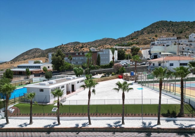 Nuevo aparcamiento en la zona de la piscina municipal y el consultorio médico.