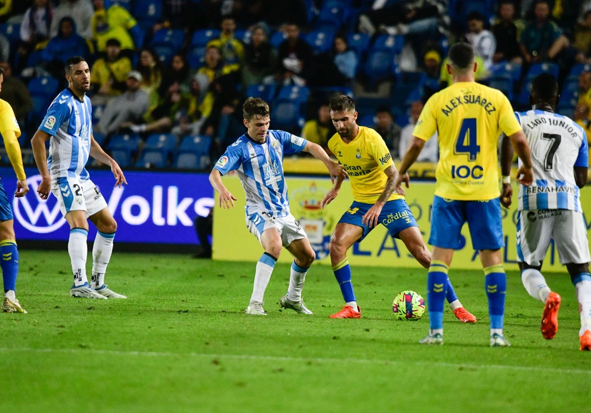 Imagen del último enfrentamiento entre el Málaga y Las Palmas en el feudo canario.