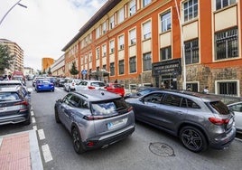 Multa de 200 euros por usar mal el parasol del coche: la advertencia de la DGT este verano