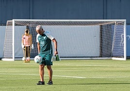 Pellicer da 'pataditas' al balón en una sesión de entrenamiento durante esta pretemporada.