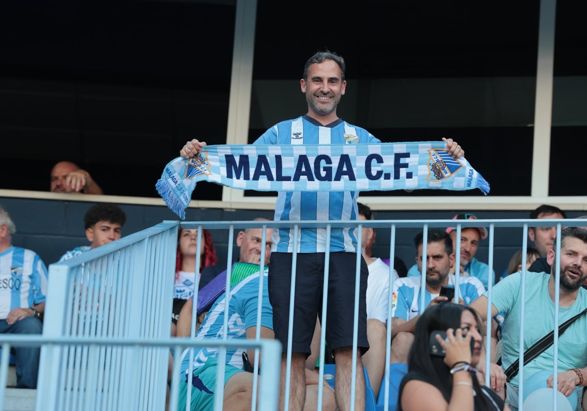 El portavoz socialista, Dani Pérez, en un partido del Málaga.