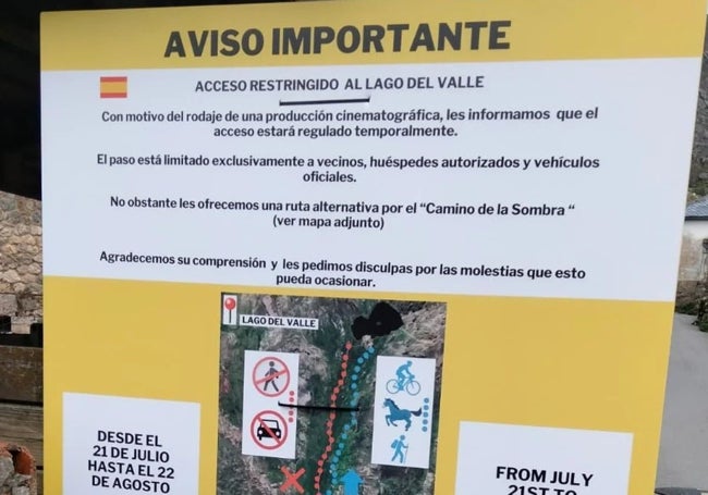 Aviso del acceso restringido al Lago del Valle, donde se rueda 'Juegos del hambre'.